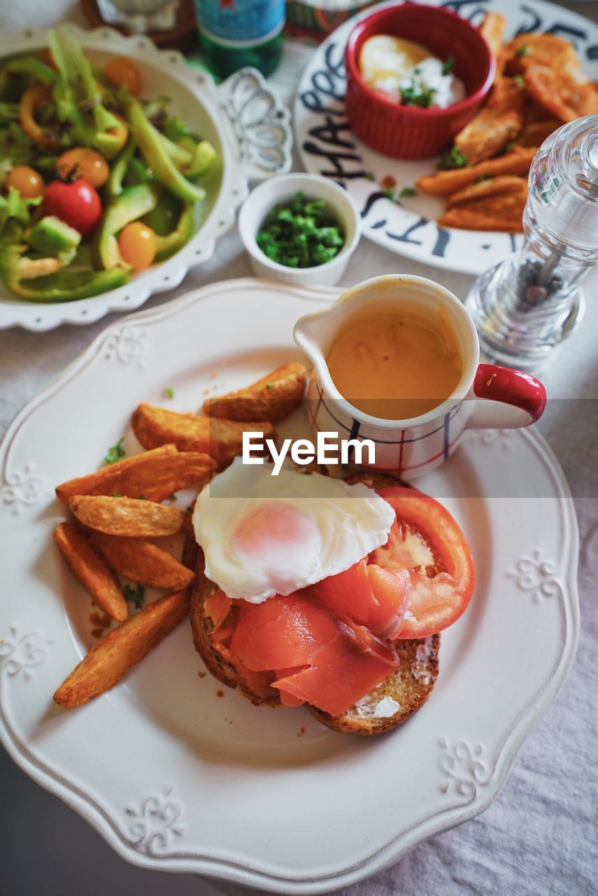 HIGH ANGLE VIEW OF BREAKFAST ON TABLE