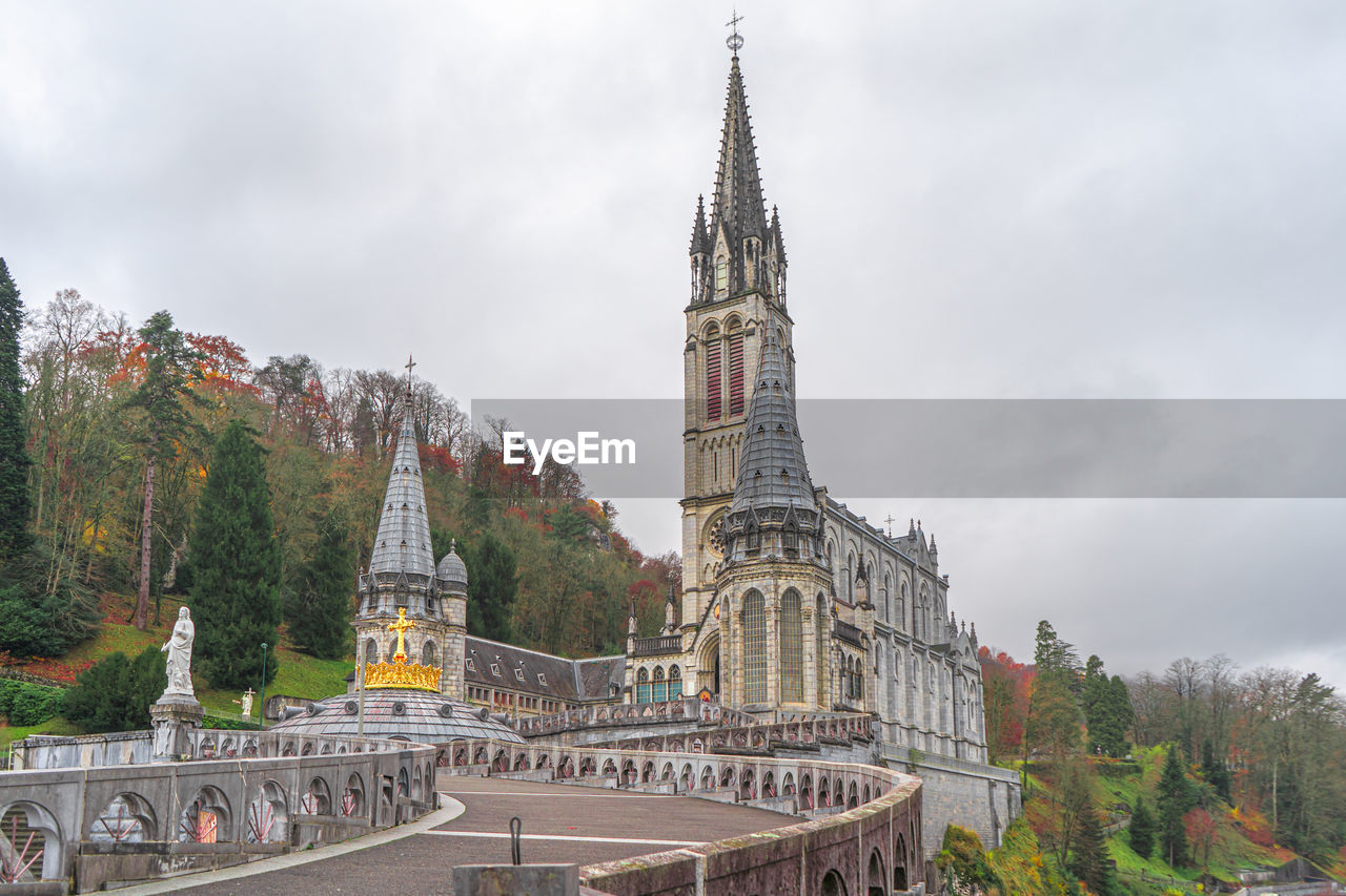 VIEW OF TEMPLE BUILDING AGAINST CLOUDY SKY