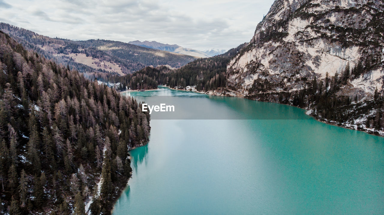 PANORAMIC VIEW OF LAKE AGAINST SKY