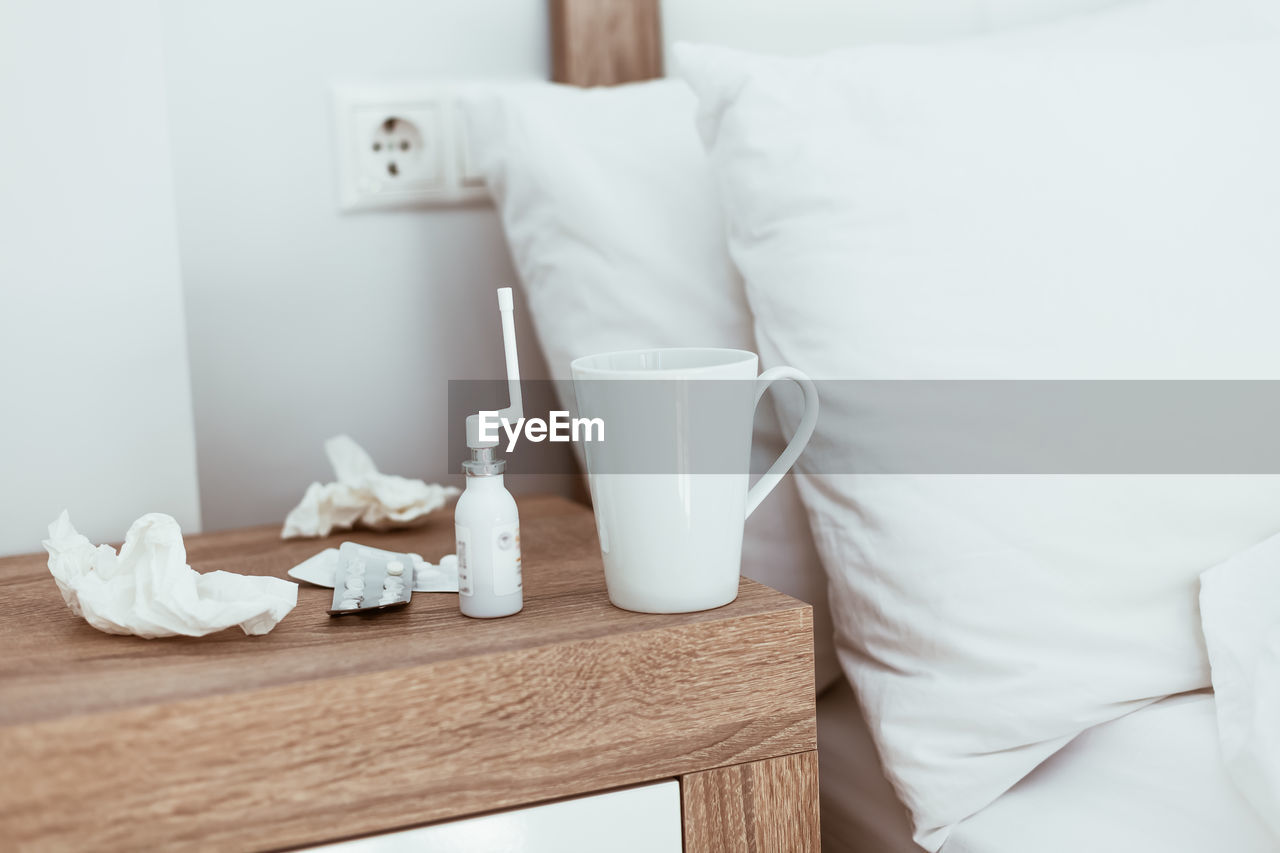 LOW SECTION OF MAN RELAXING ON BED