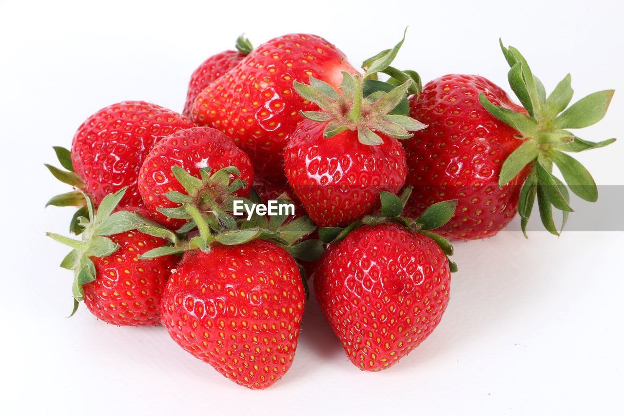 HIGH ANGLE VIEW OF STRAWBERRIES AND STRAWBERRY OVER WHITE BACKGROUND