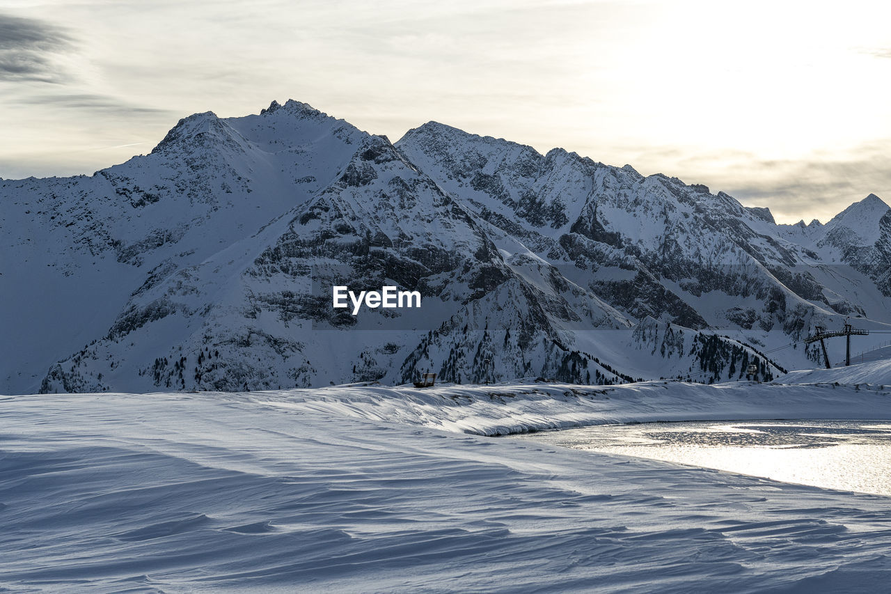 SCENIC VIEW OF SNOWCAPPED MOUNTAIN AGAINST SKY