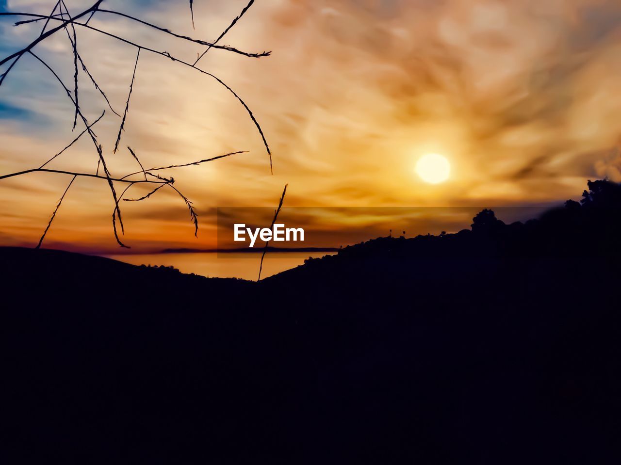 SILHOUETTE MOUNTAINS AGAINST SKY DURING SUNSET