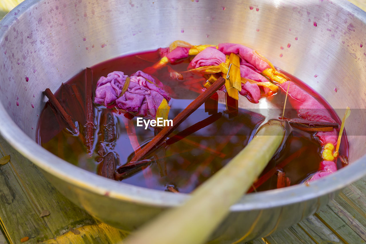 HIGH ANGLE VIEW OF PURPLE FLOWERS ON TABLE