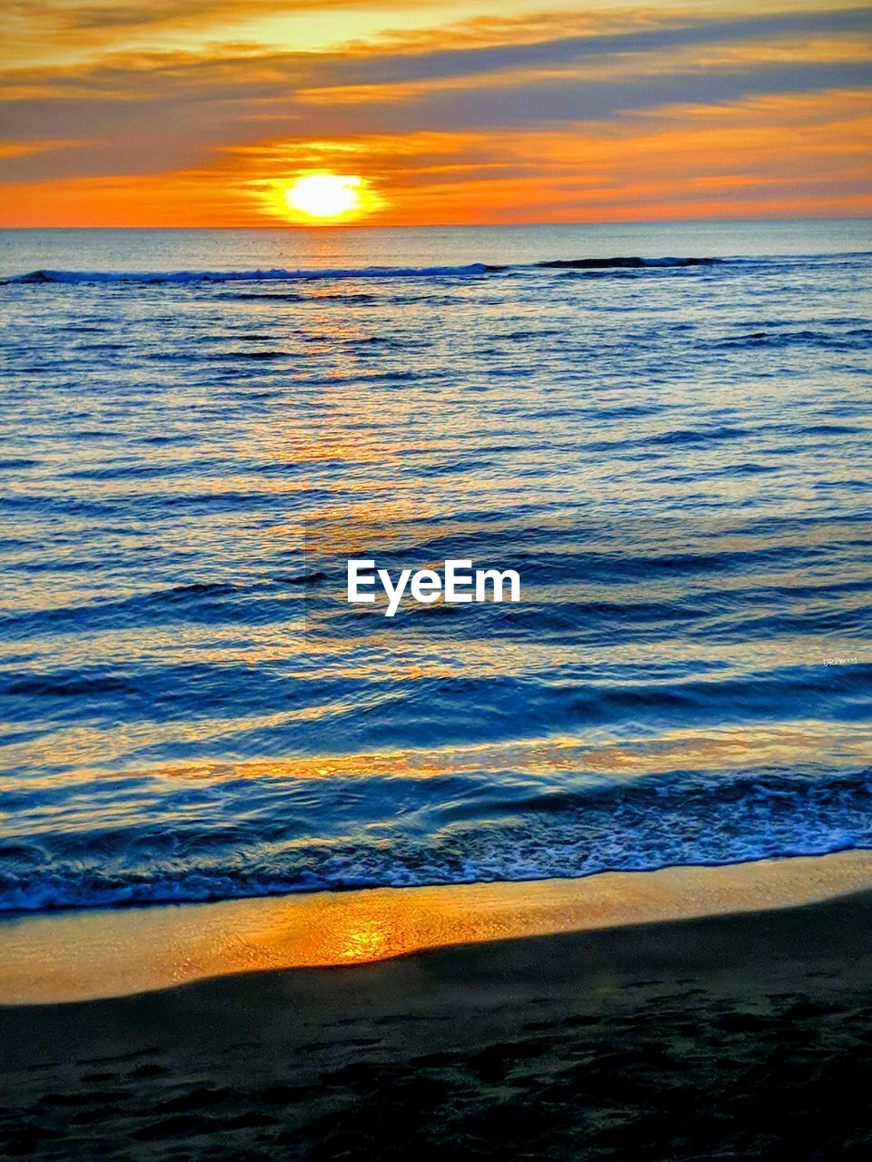 SCENIC VIEW OF SEA DURING SUNSET