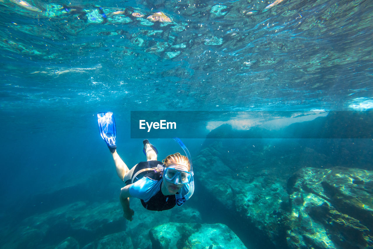 MAN SWIMMING UNDERWATER