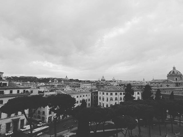 VIEW OF BUILDINGS AGAINST CLOUDY SKY