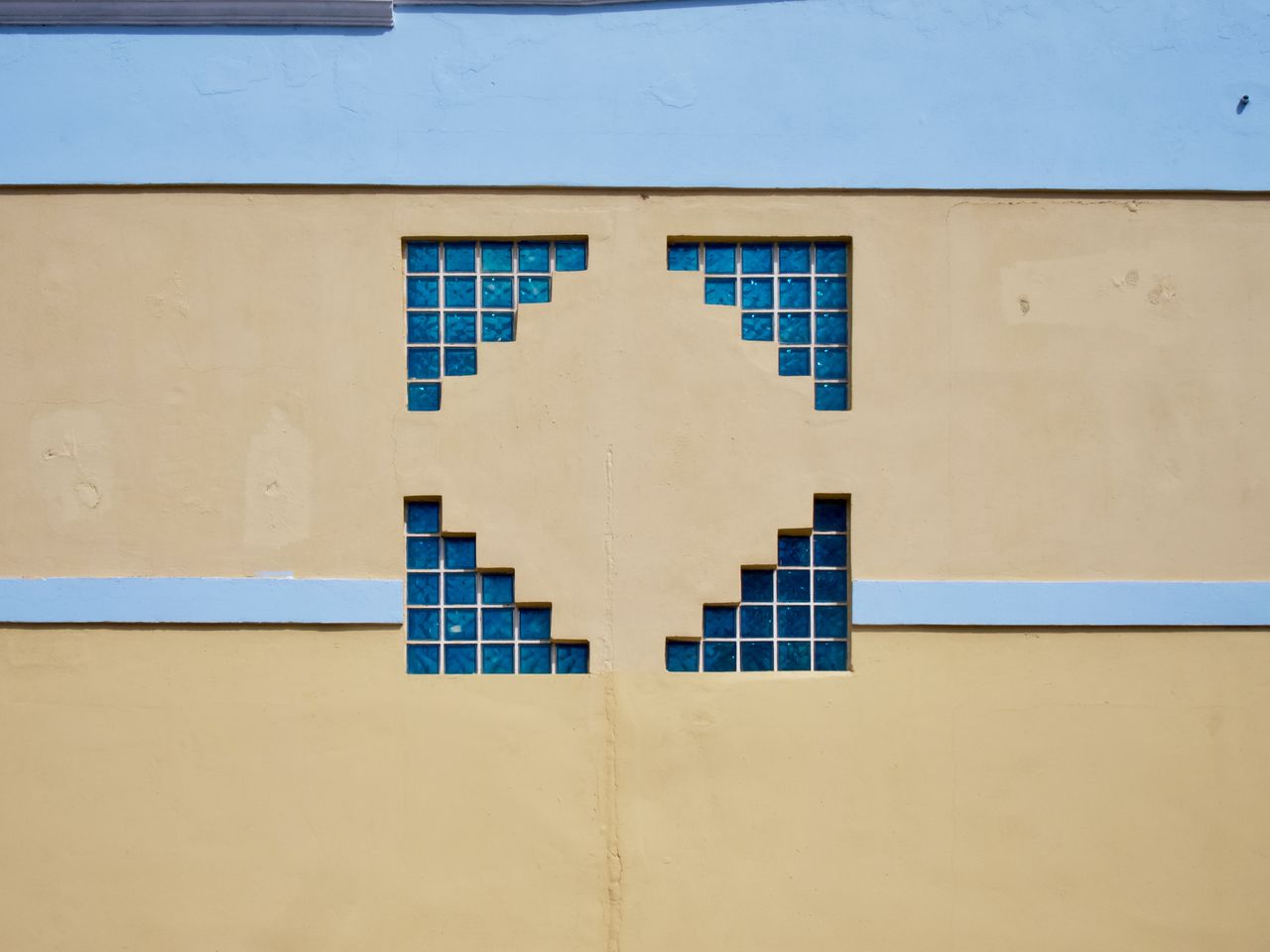 LOW ANGLE VIEW OF BUILDING AGAINST BLUE SKY