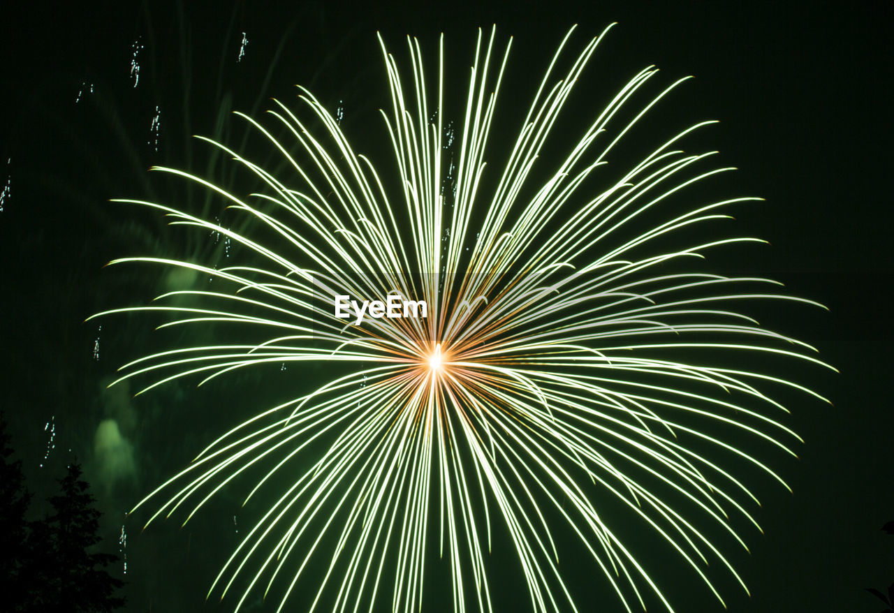 LOW ANGLE VIEW OF FIREWORKS IN NIGHT SKY