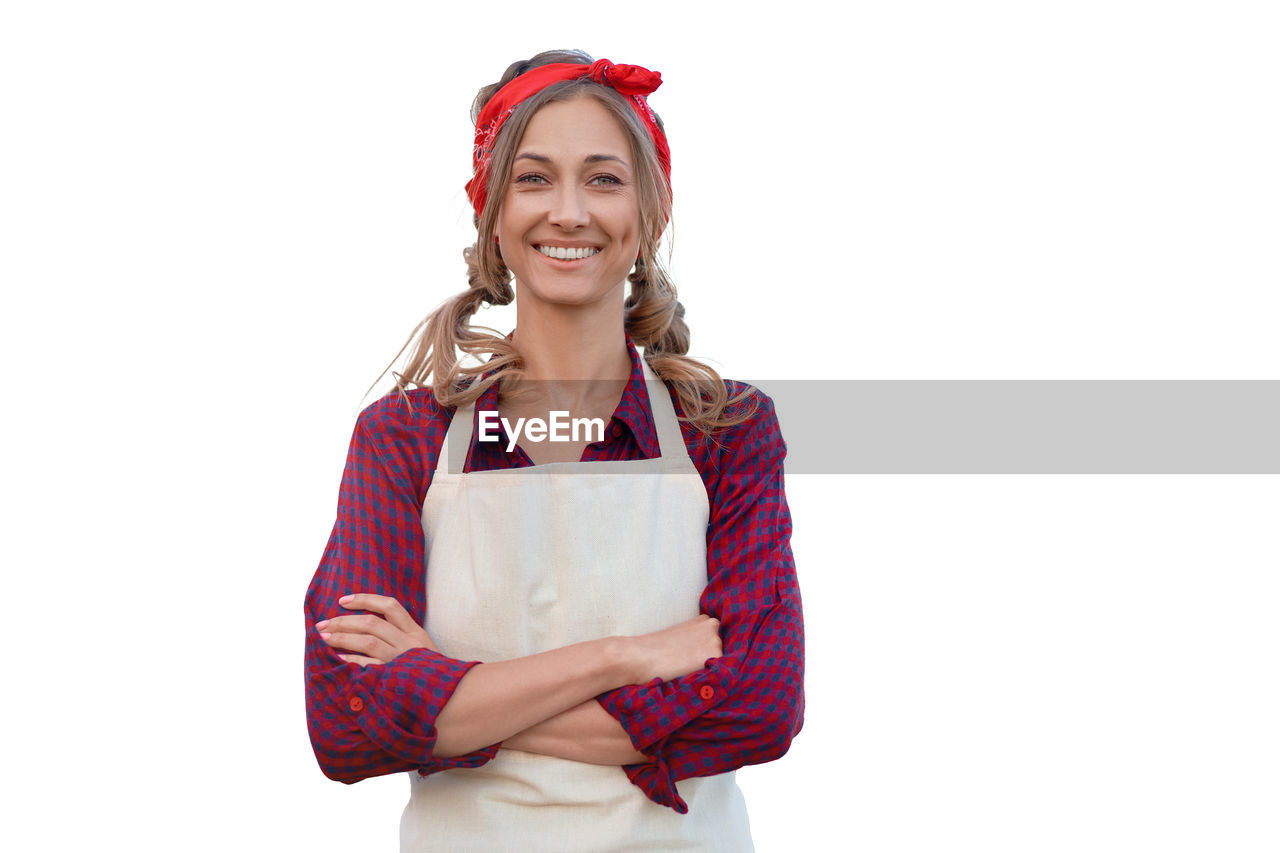 PORTRAIT OF SMILING YOUNG WOMAN AGAINST WHITE BACKGROUND