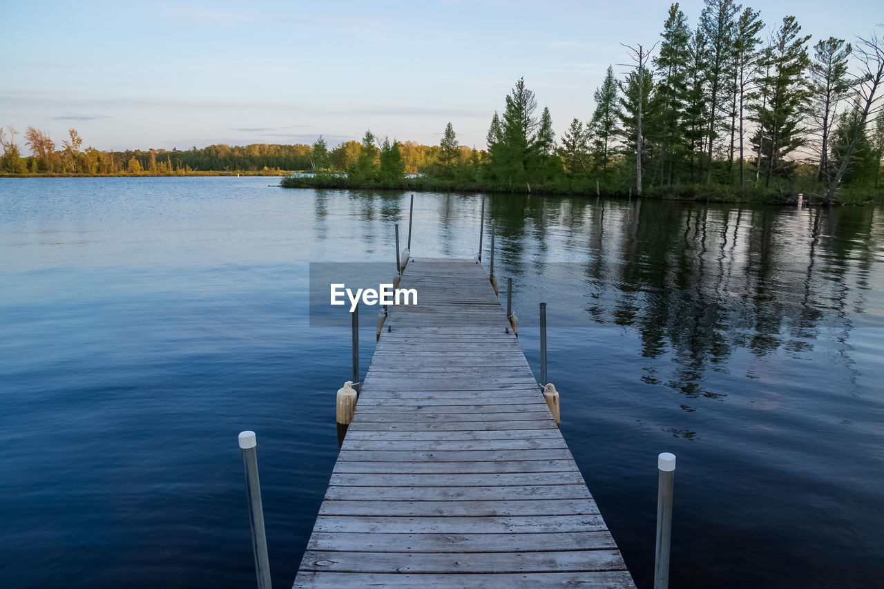 SCENIC VIEW OF PIER ON LAKE AGAINST SKY
