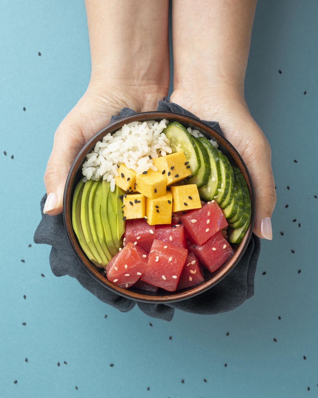 DIRECTLY ABOVE SHOT OF HAND HOLDING FRUIT