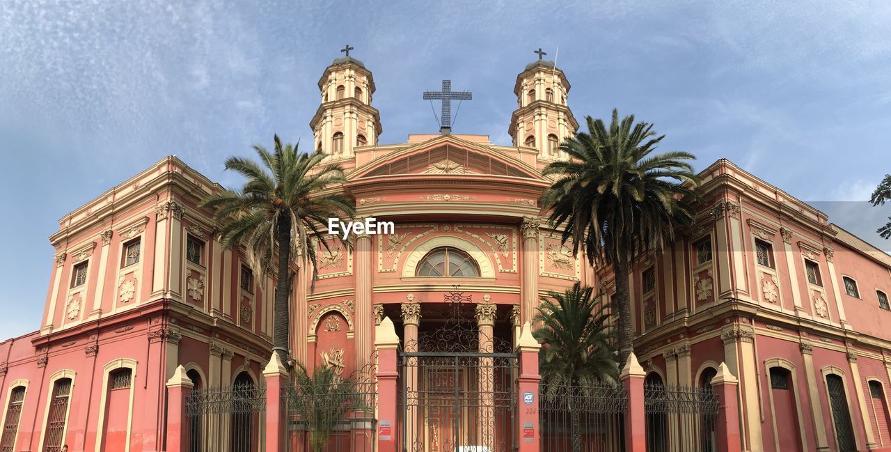 LOW ANGLE VIEW OF TEMPLE AGAINST BUILDING