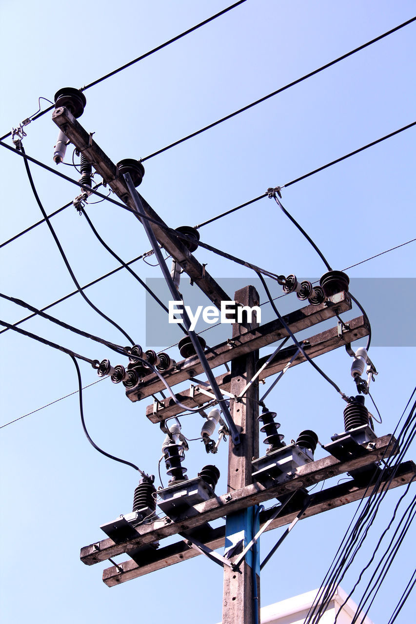LOW ANGLE VIEW OF POWER LINES AGAINST CLEAR SKY