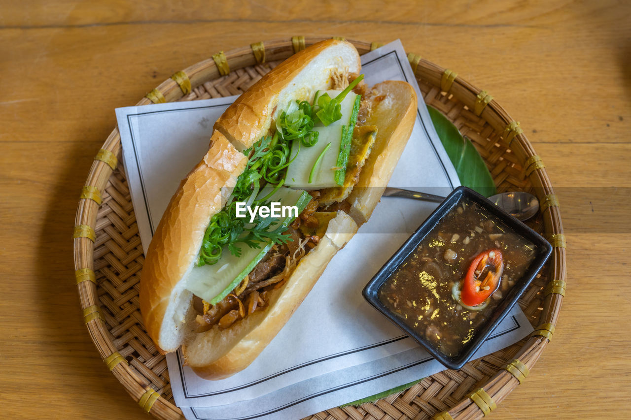 Delicious vietnamese chicken banh mi served on traditional rattan tray