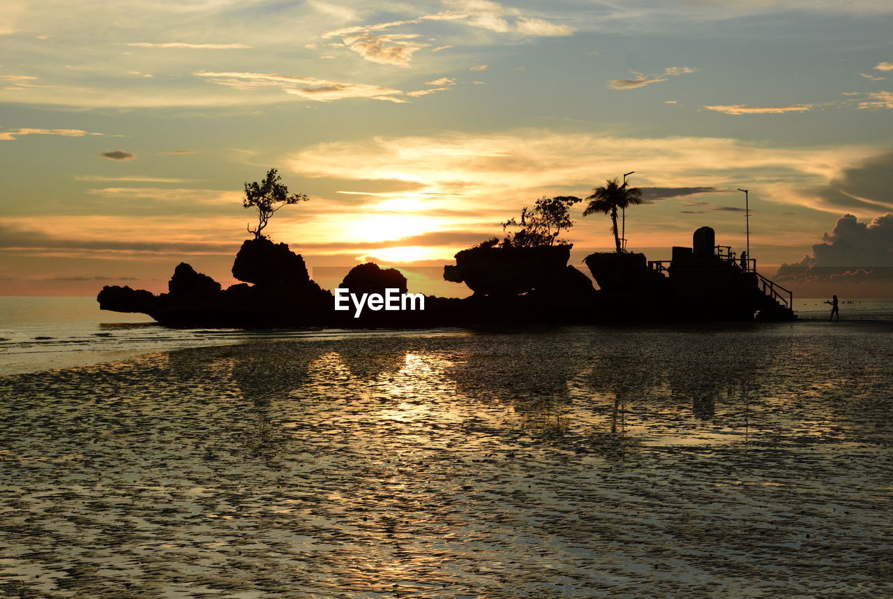 SCENIC VIEW OF SEA AGAINST ORANGE SKY