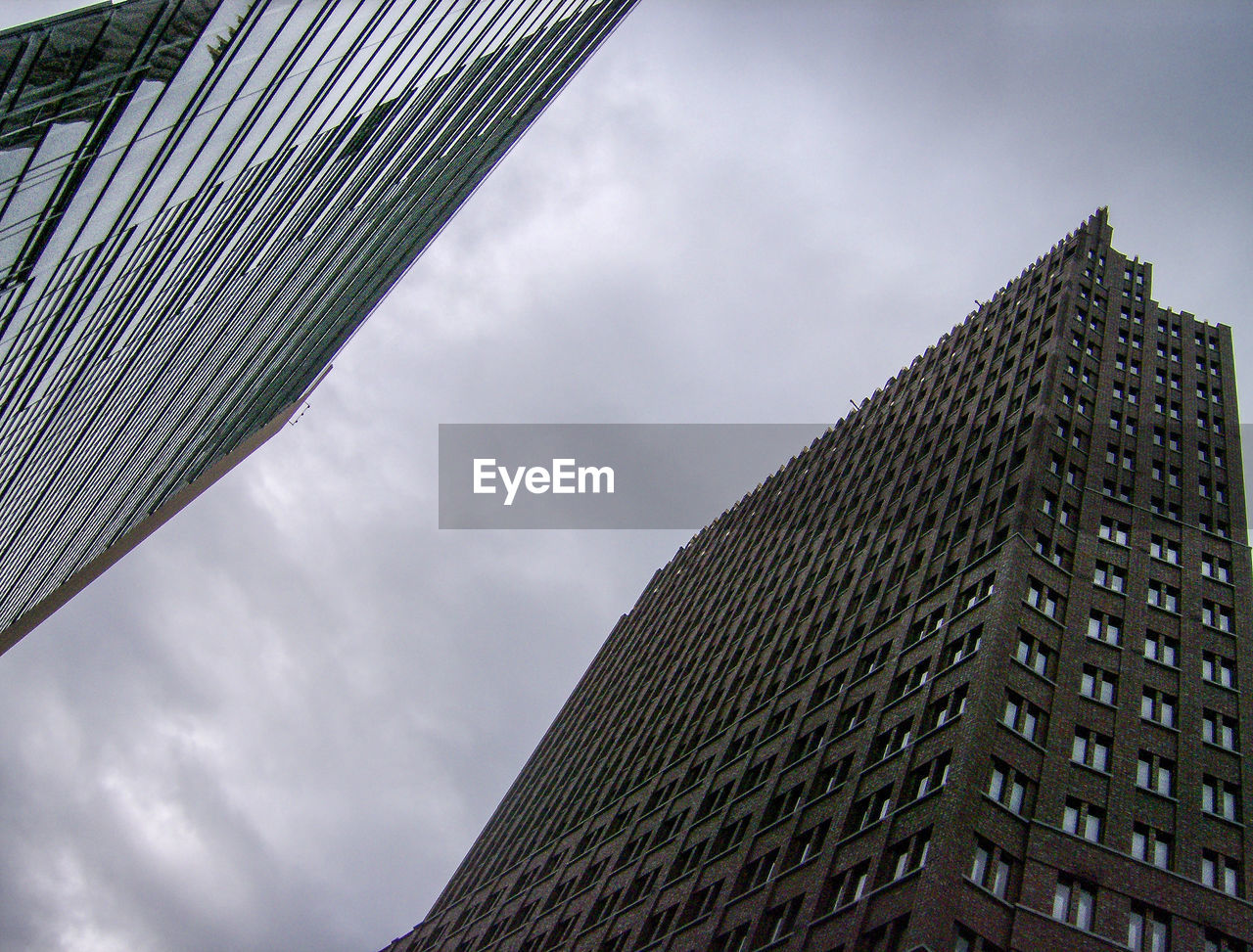 LOW ANGLE VIEW OF OFFICE BUILDING AGAINST SKY