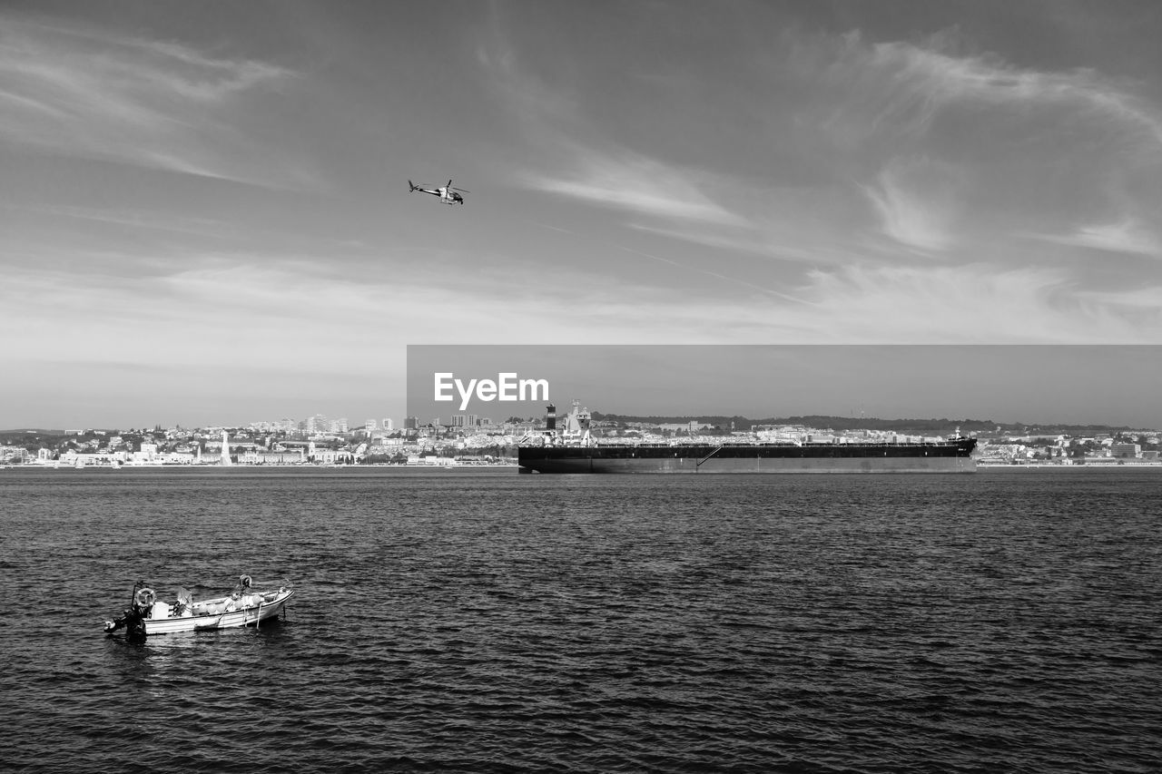 BOATS ON SEA AGAINST SKY