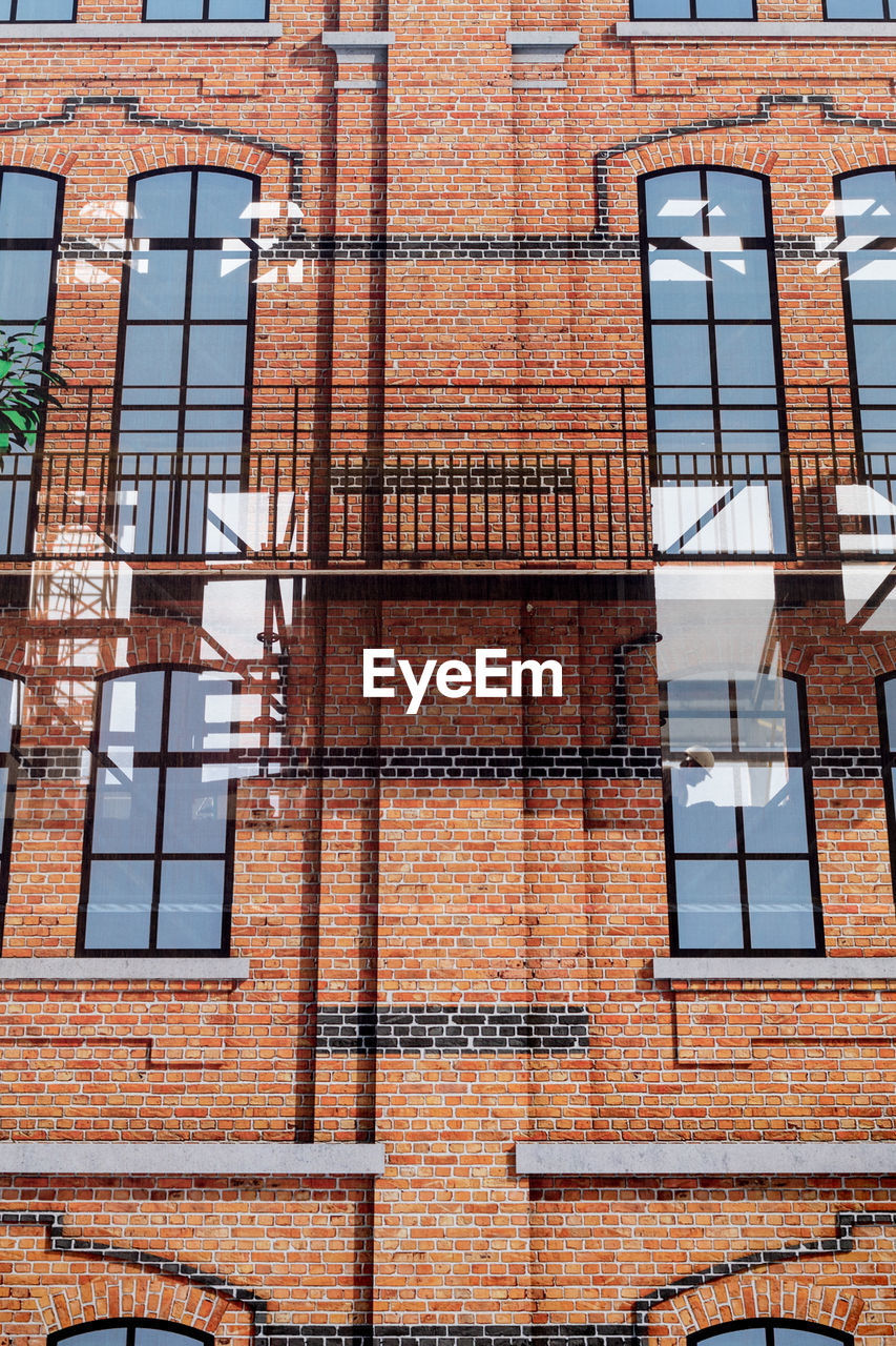 LOW ANGLE VIEW OF OLD BUILDING