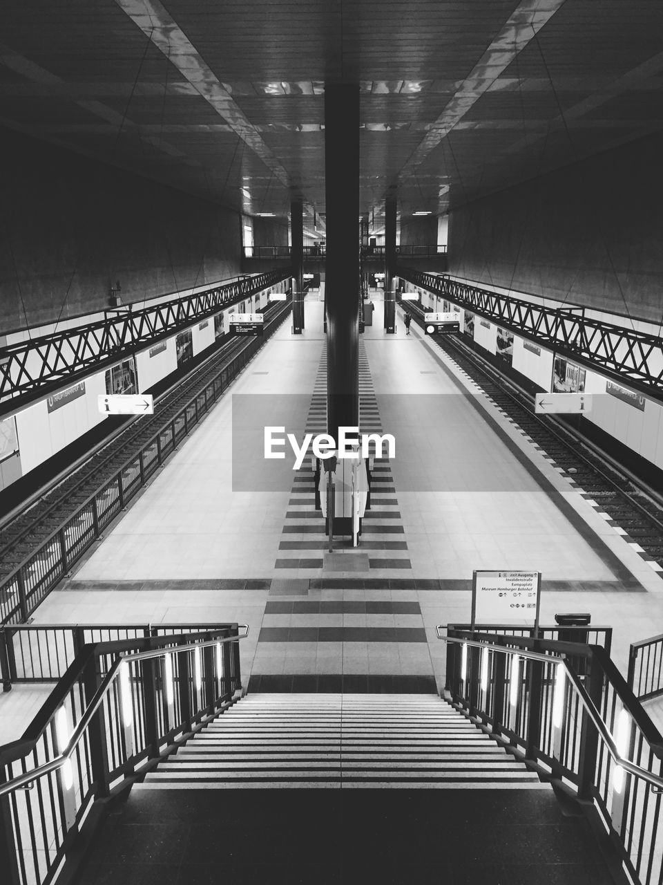 Interior of berlin hauptbahnhof