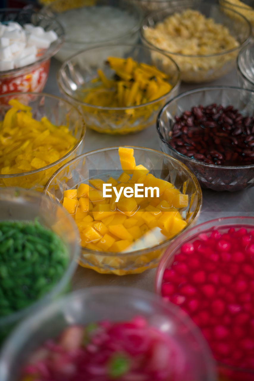 HIGH ANGLE VIEW OF FOOD FOR SALE AT MARKET