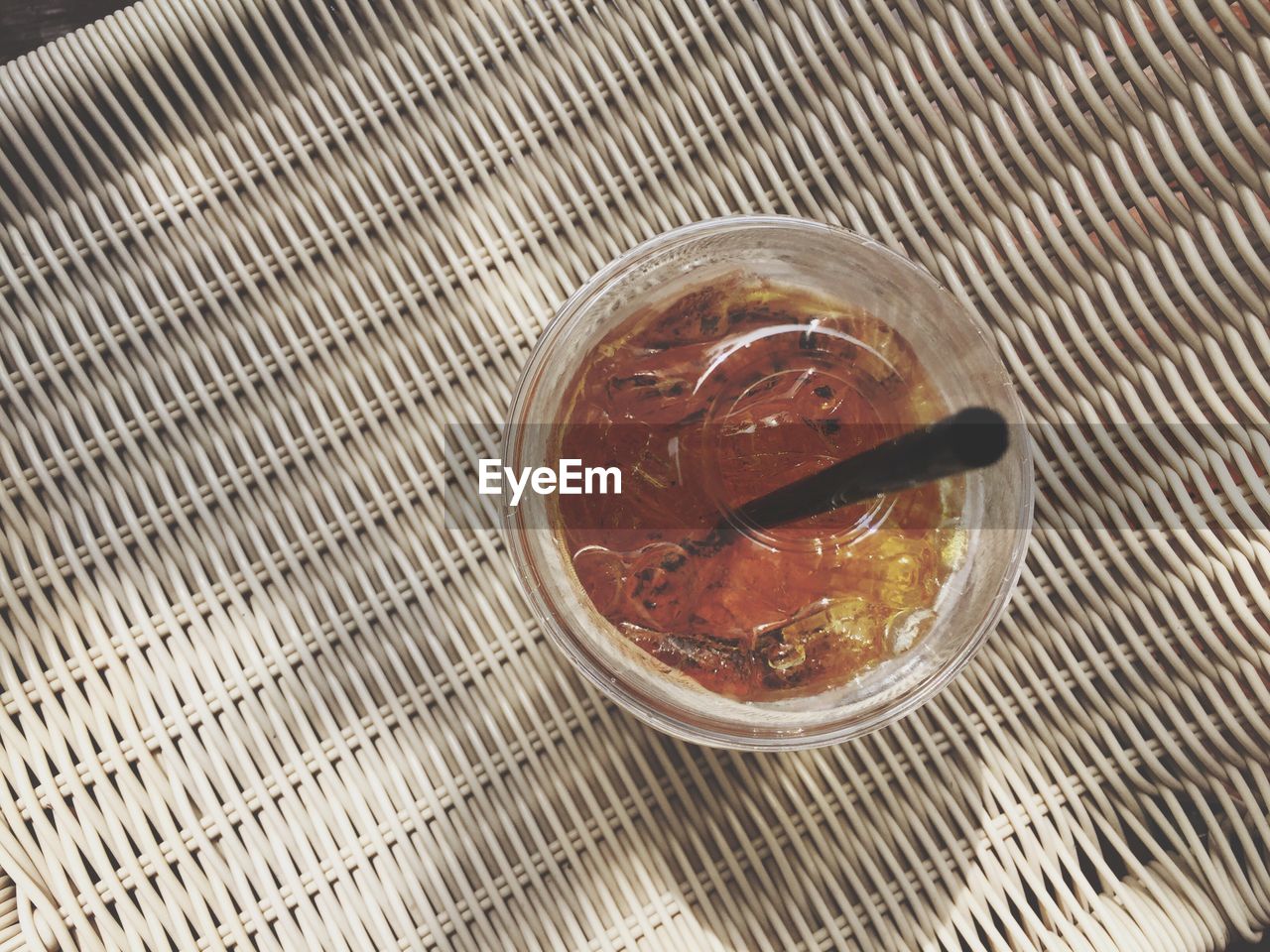 HIGH ANGLE VIEW OF COFFEE ON TABLE