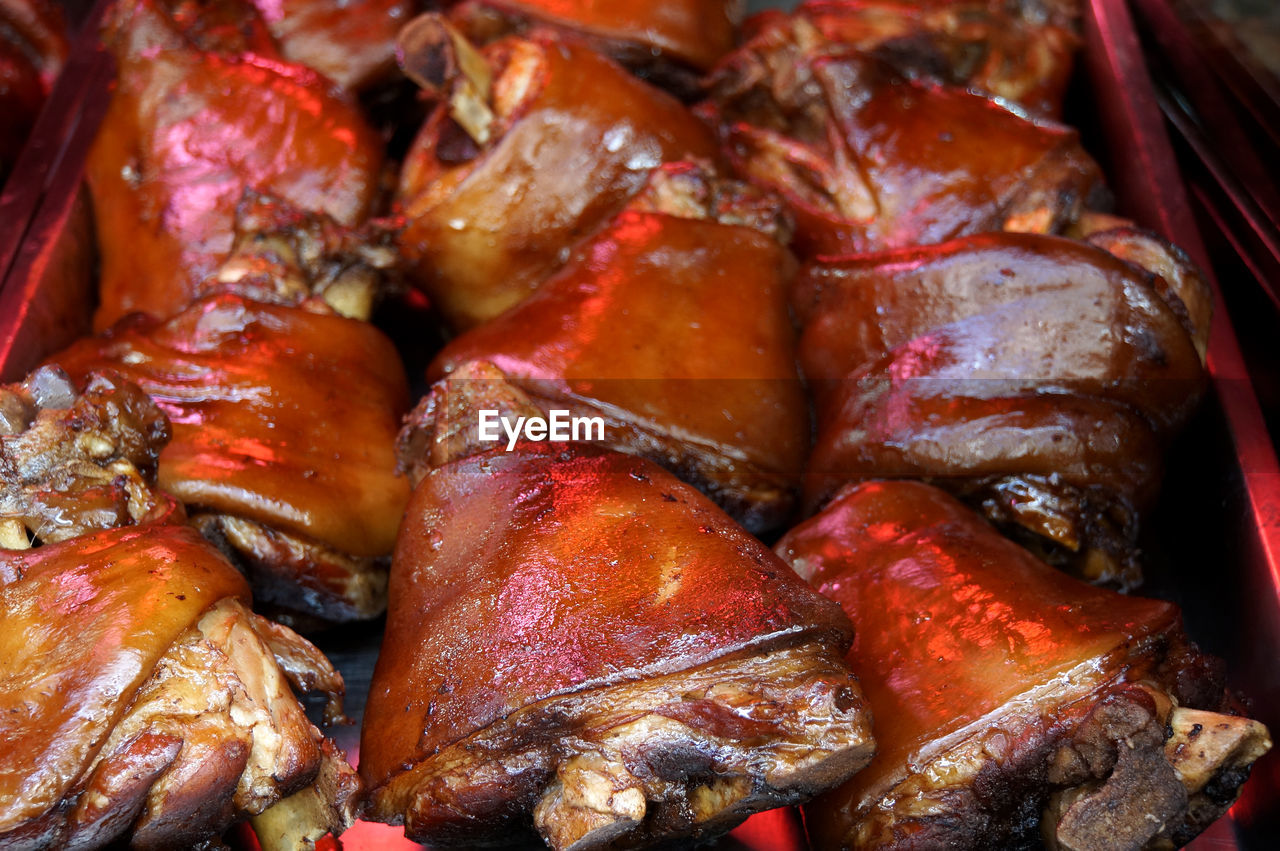 CLOSE-UP OF ROASTED MEAT ON BARBECUE