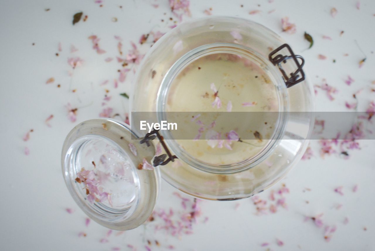 HIGH ANGLE VIEW OF DRINK IN JAR