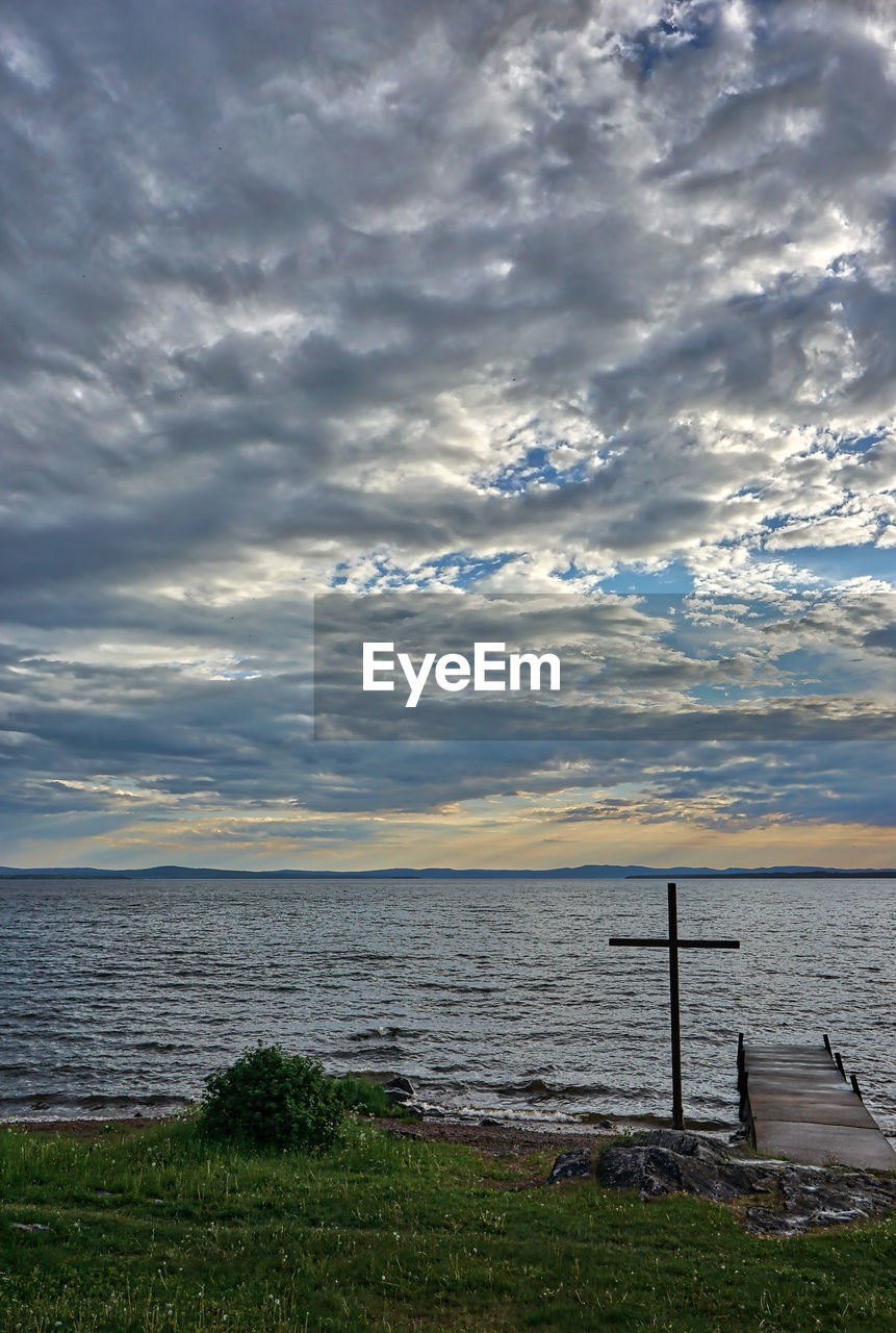 IDYLLIC VIEW OF SEA AGAINST SKY