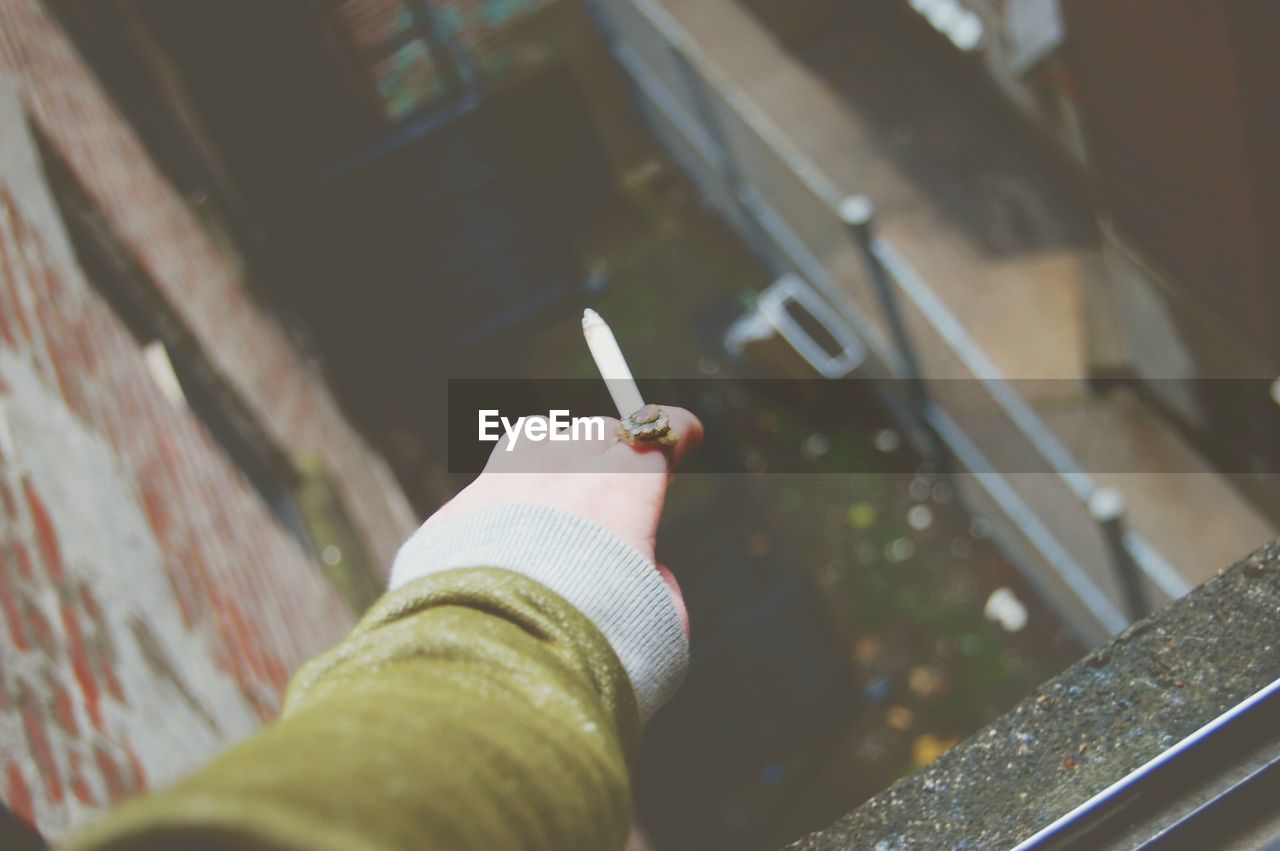 Close-up of hand holding cigarette