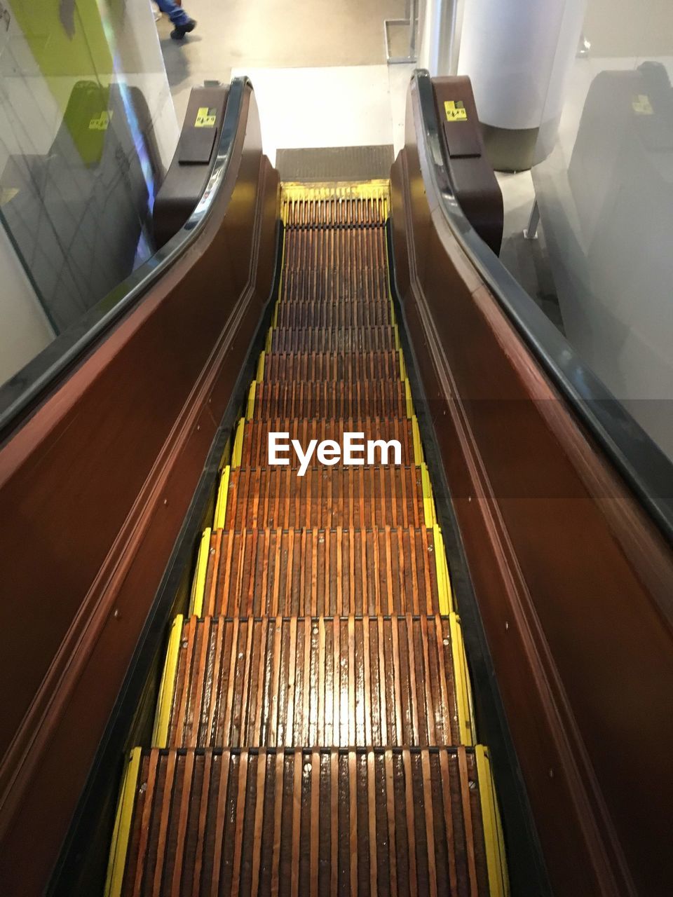 HIGH ANGLE VIEW OF ESCALATOR IN SUBWAY STATION
