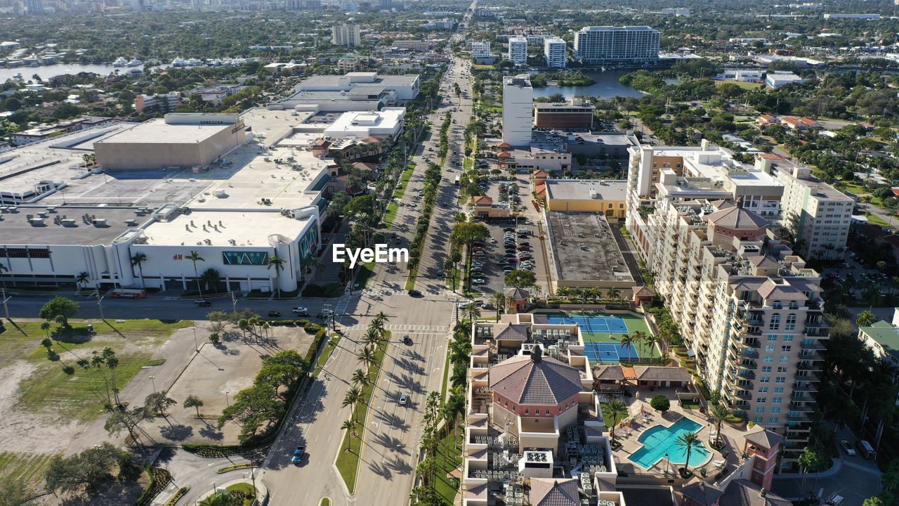 HIGH ANGLE VIEW OF BUILDINGS IN CITY