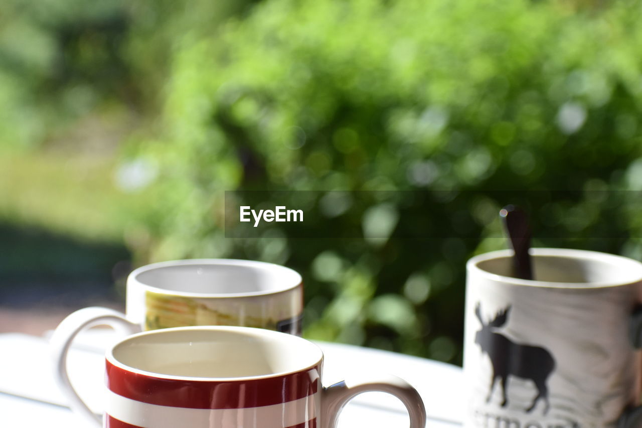 CLOSE-UP OF CUP OF COFFEE