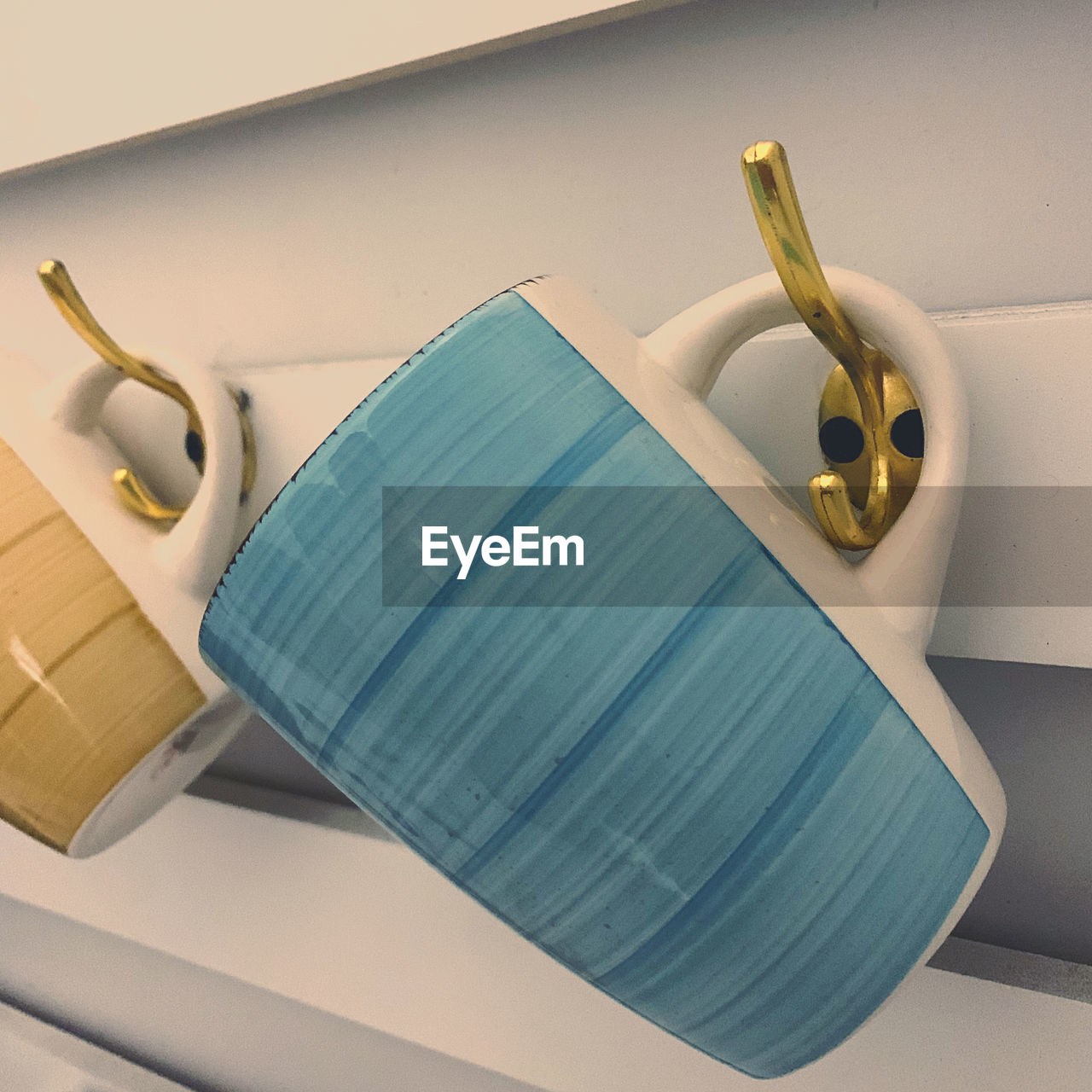 HIGH ANGLE VIEW OF OPEN BOOK ON TABLE