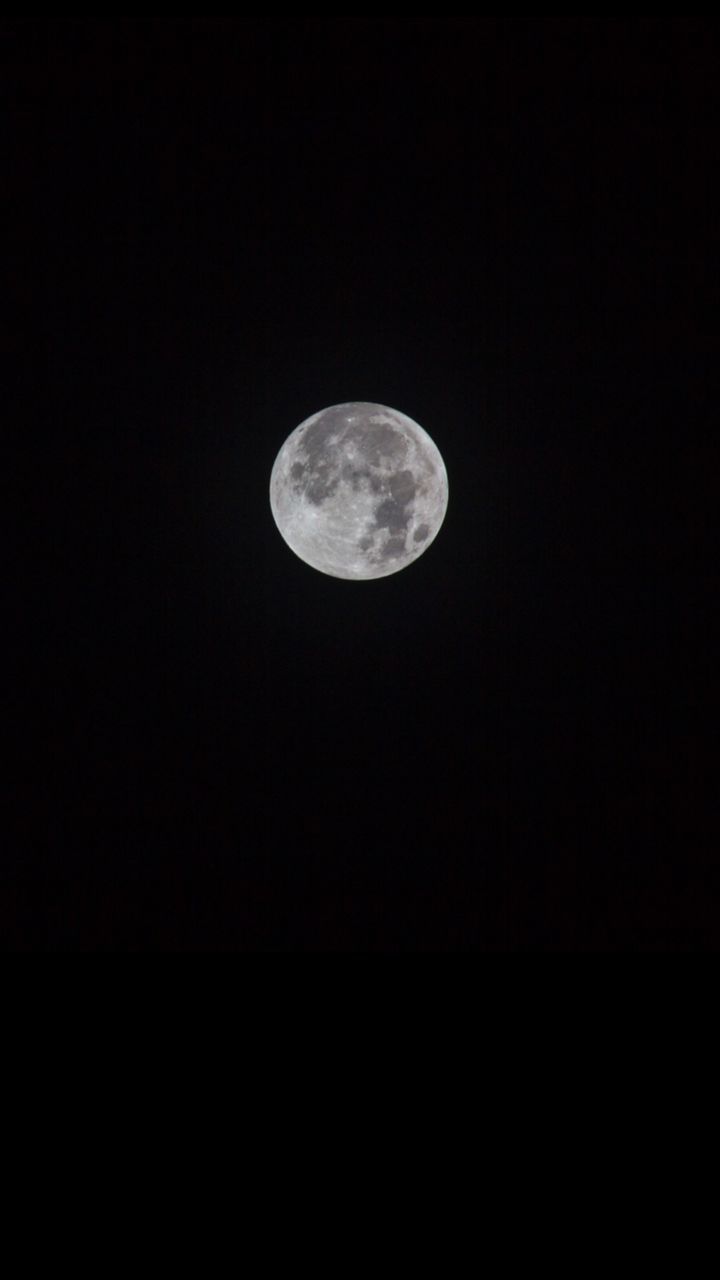 LOW ANGLE VIEW OF FULL MOON IN SKY