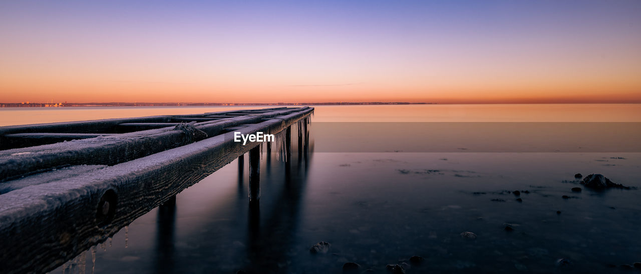 Frosty pier in the winter break