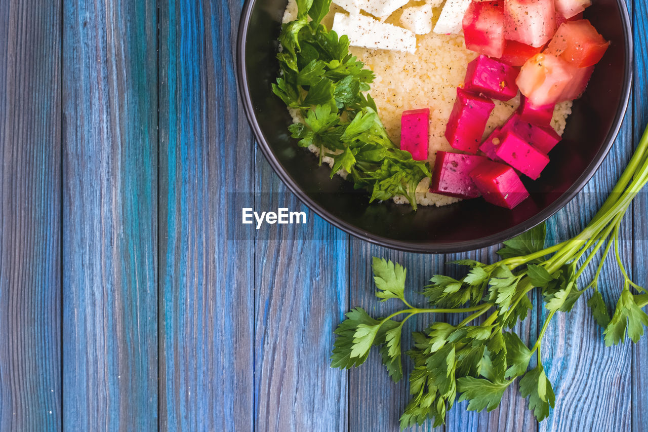 HIGH ANGLE VIEW OF VEGETABLES IN BOWL