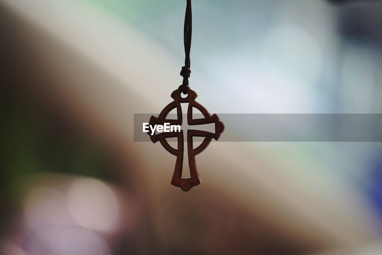 CLOSE-UP OF SILHOUETTE CROSS
