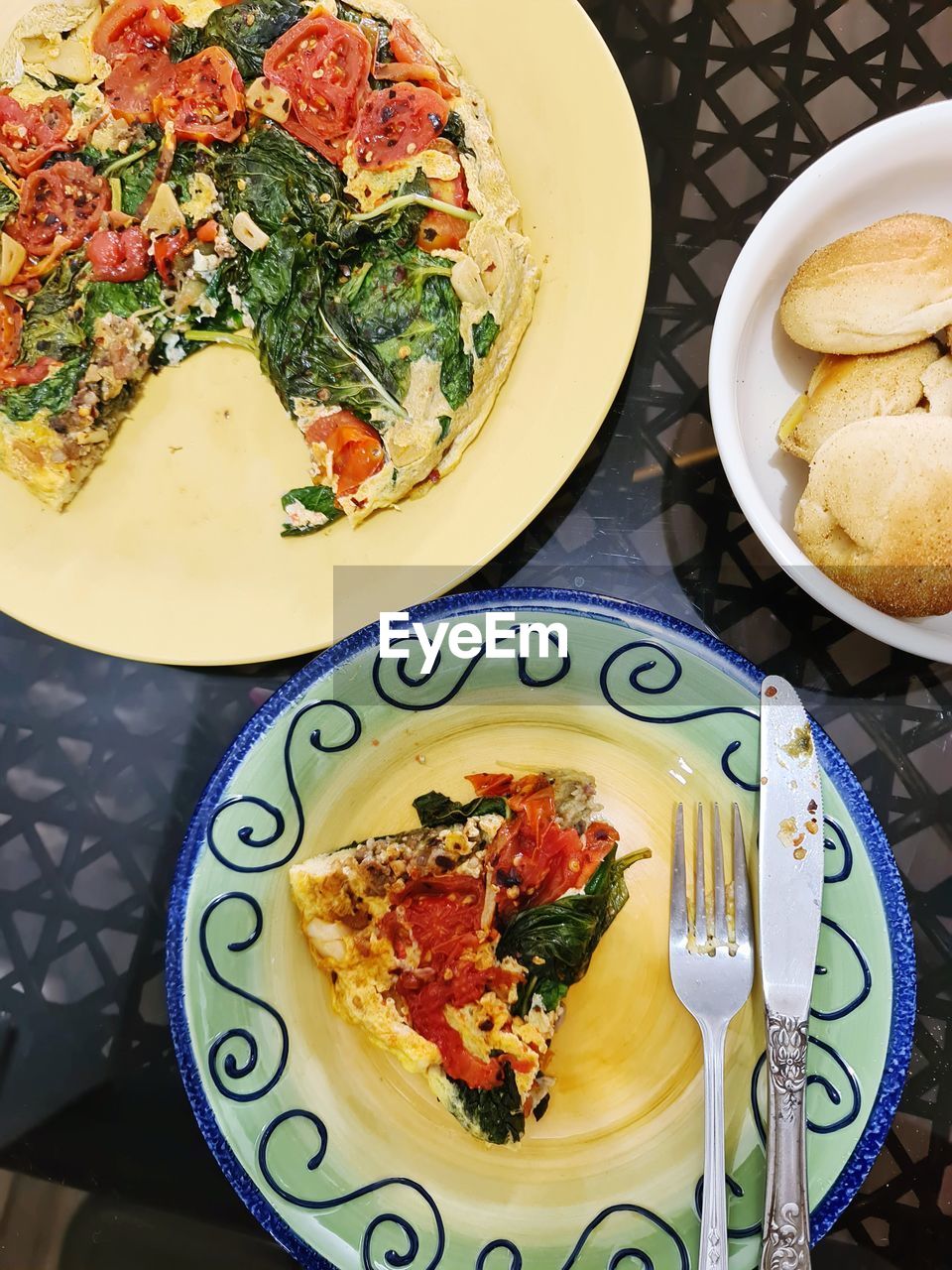 HIGH ANGLE VIEW OF BREAKFAST IN PLATE