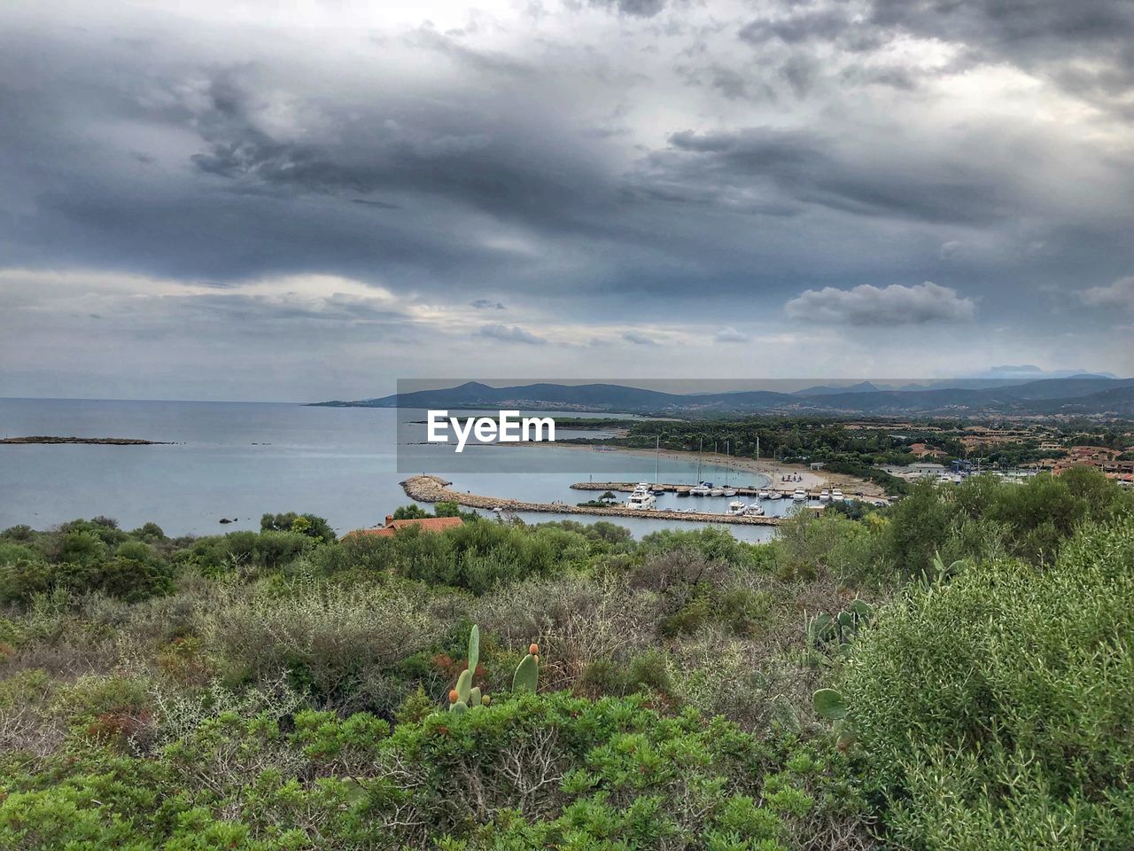 PANORAMIC SHOT OF SEA AGAINST SKY