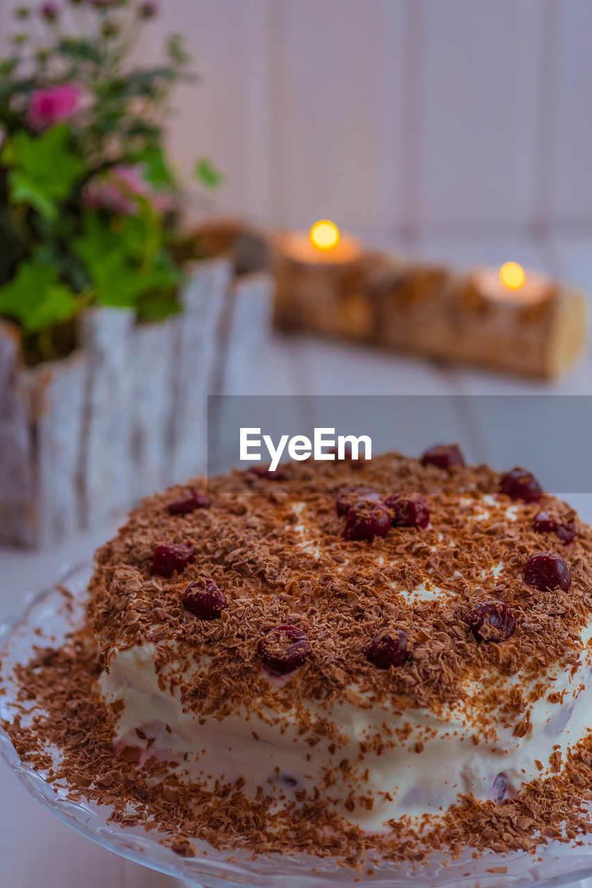 CLOSE-UP OF CAKE IN PLATE