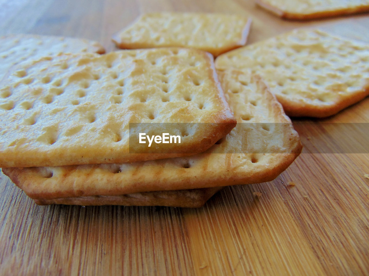 CLOSE-UP OF BREAD ON TABLE