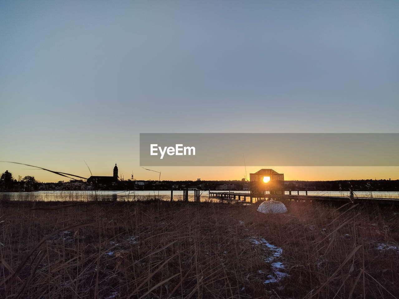 BRIDGE OVER RIVER AGAINST SKY IN CITY