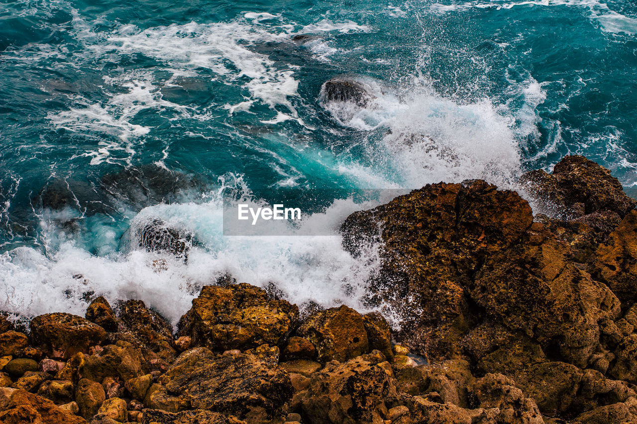 View of waves splashing on rocks