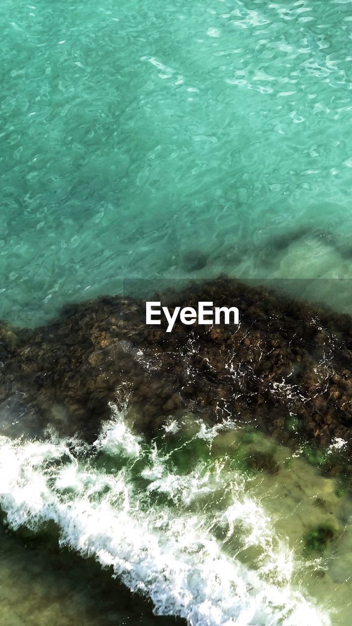 HIGH ANGLE VIEW OF SEA WAVES IN WATER