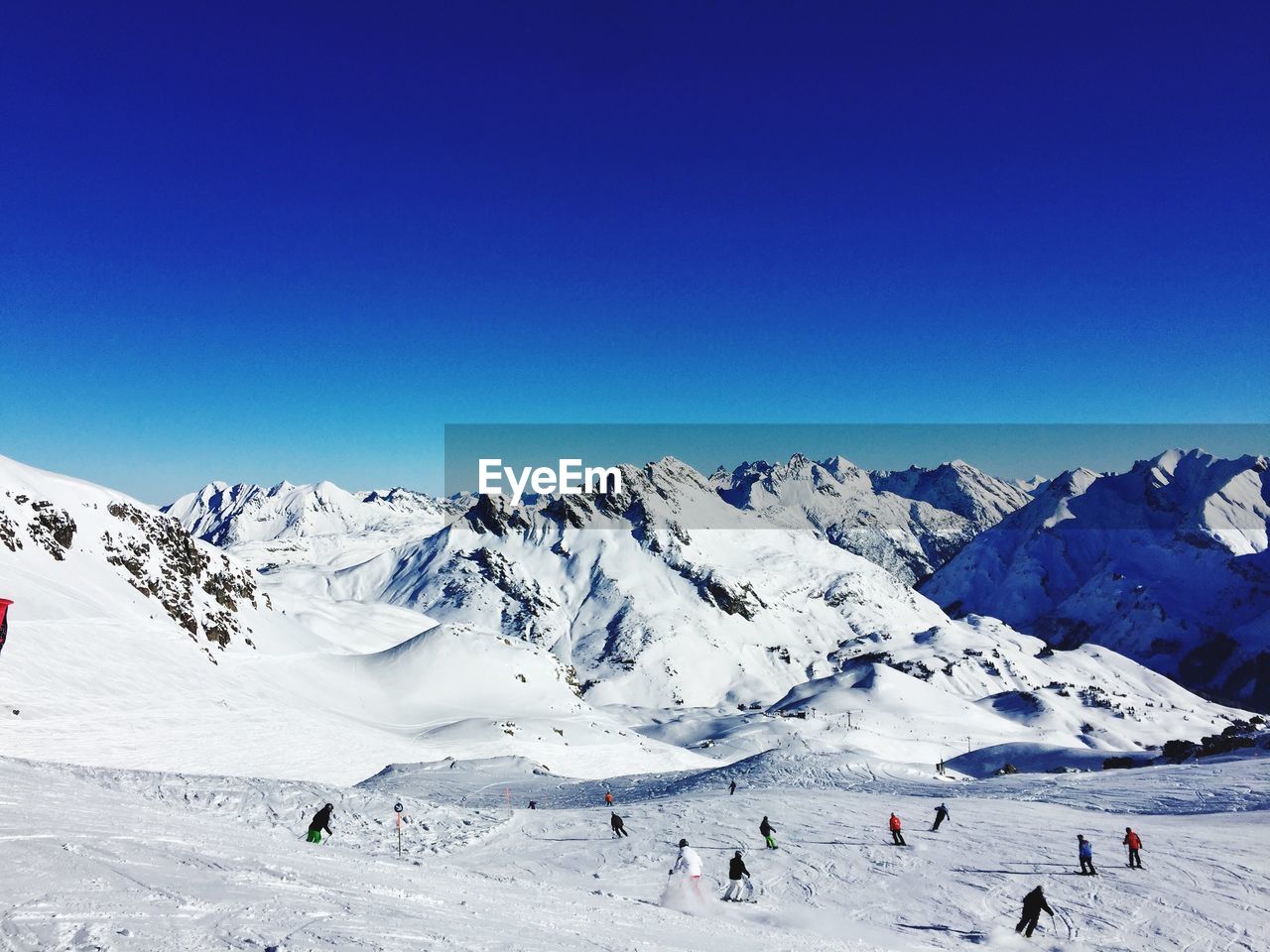 SCENIC VIEW OF MOUNTAINS AGAINST CLEAR BLUE SKY