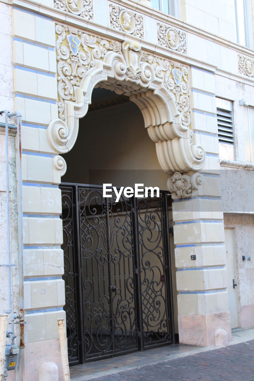 ENTRANCE OF BALCONY WITH BUILDING