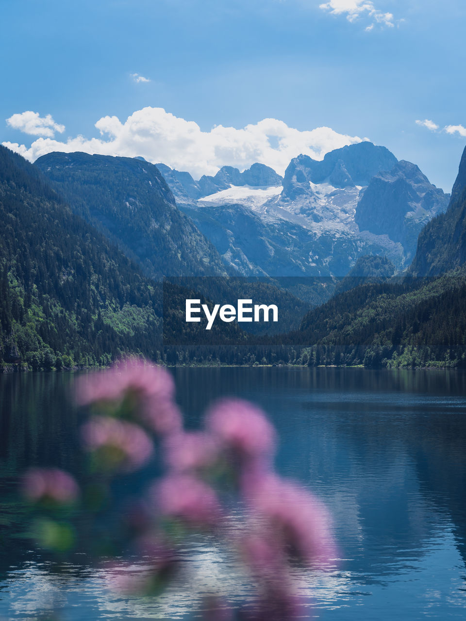 SCENIC VIEW OF LAKE AGAINST MOUNTAINS