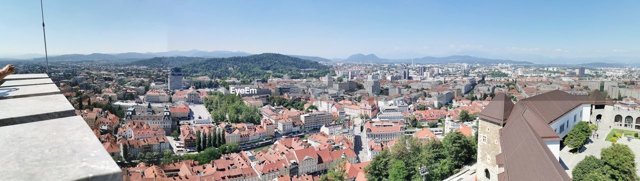 HIGH ANGLE VIEW OF BUILDINGS IN CITY