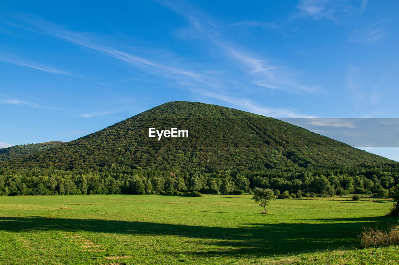 SCENIC VIEW OF LAND AND MOUNTAINS AGAINST SKY